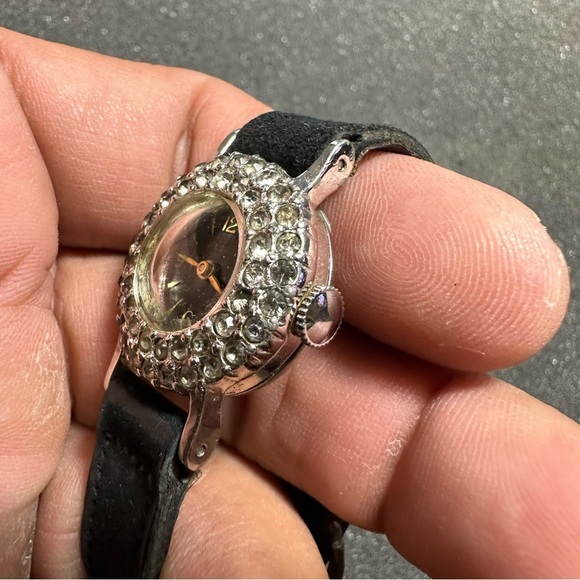 Vintage Pedre Ladies Watch Mechanical Wind Up Silver Tone Black Dial Working - Picture 7 of 8